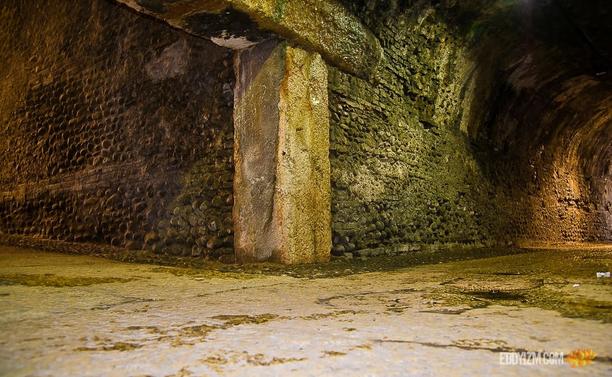 Underground at the amphitheater.
#Verona #Italia 2007
.
.
.
#SONY #A100
ƒ/6.3 1/160 17mm ISO200
#architecture #photography #Italy #Europe #gooutside #travel #oldworld #old #lightroom #exploration #goexplore #wanderer
