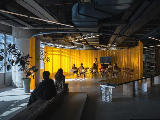 889GLO Art Space / SpActrum