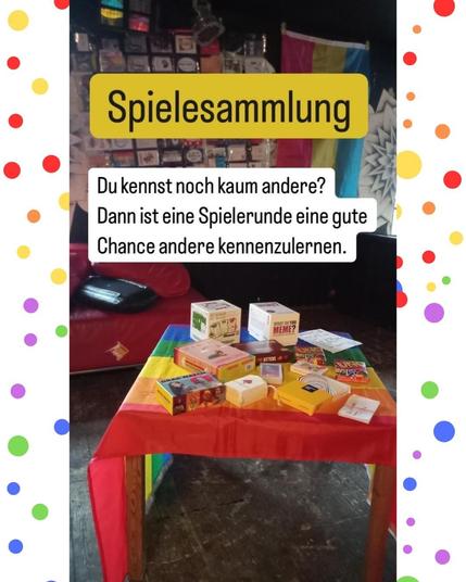 Das Bild zeigt einen Tisch voll mit Spielen, sowie den Text: "Spielesammlung: Du kennst noch kaum andere? Dann ist eine Spielerunde eine gute Chance andere kennenzulernen."