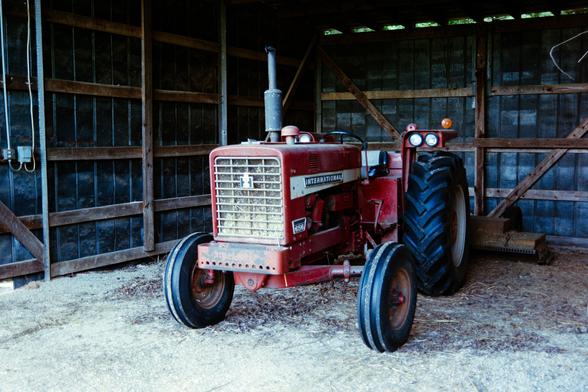 An old international harvester tractor sitting in a metal shed

Nikon FM3A | Nikon 28-105 | Kodak Ultramax 400 400

Home developed in Cinestill C-41 Stock