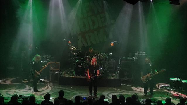 New Model Army spielt