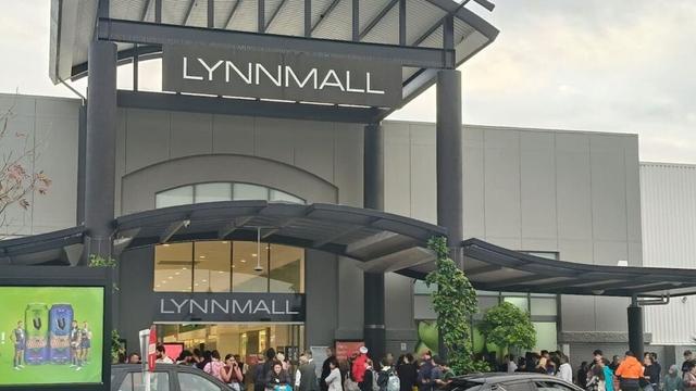 West Auckland’s LynnMall evacuated, armed police swarm shopping precinct after threat