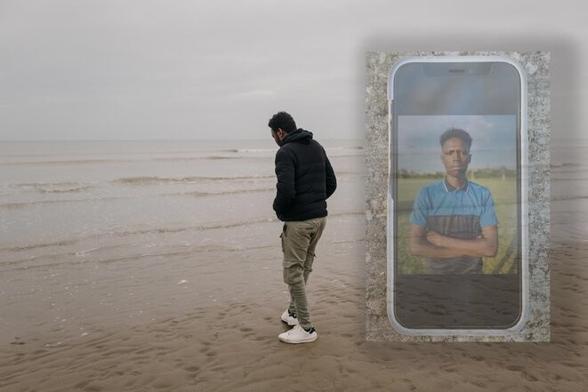Osman est le cousin de Modther Abbaker Osher, jeune exilé d'origine soudanaise (à droite) et disparu le 11 août 2024. Osman Abdarahman sur la plage des Hemmes d’Oye à Calais d’où a embarqué Modther. © Photos Valentina Camu pour Mediapart