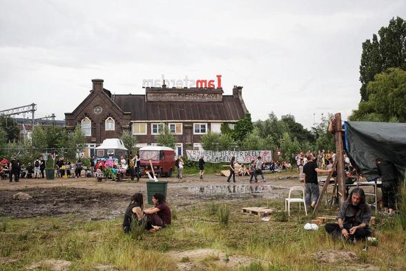2104 - Op de Valreep dot org

Voormalig Dierenasiel Amsterdam Oost voordat luxe Grand Café werd. 

#IAmsterdam 
#Mokum #AMSterdam