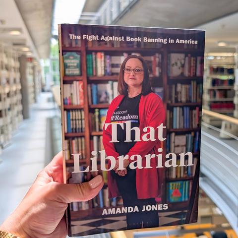 Holding the book "That Librarian" by Amanda Jones in SUB Göttingen library