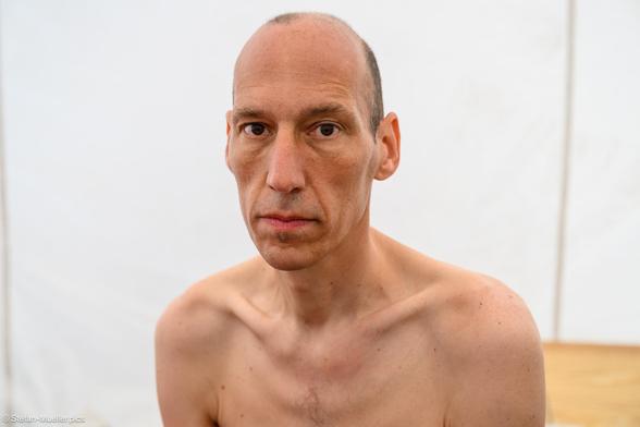 Wolfgang Metzeler-Kick, Ingenieur für technischen Umweltschutz, am 86. Tag im Hungerstreik, 8. Tag im absoluten Hungerstreik. Er wiegt nur noch 65,3 kg und hat also genau 20kg abgenommen. Hungerstreikcamp, Invalidenpark, Berlin, 31.05.2024