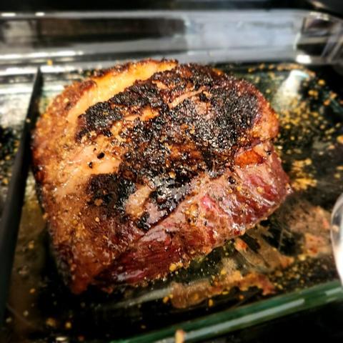 First ever reverse sear, did a picanha. 225°f for ~2 hours till it hit about 125°f, then a hot sear in stainless with avocado oil. What do we think?