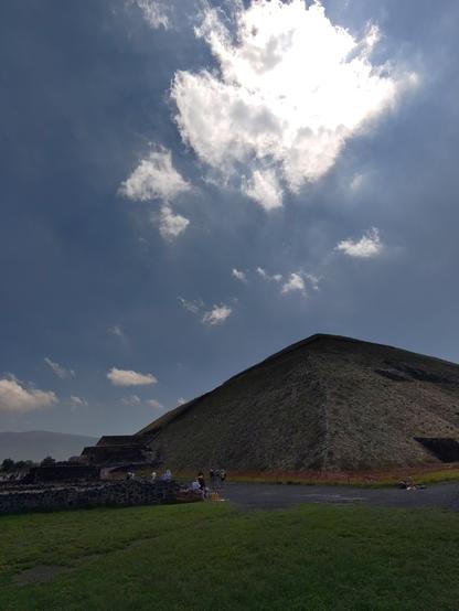 Foto. Pyramide in Stein.