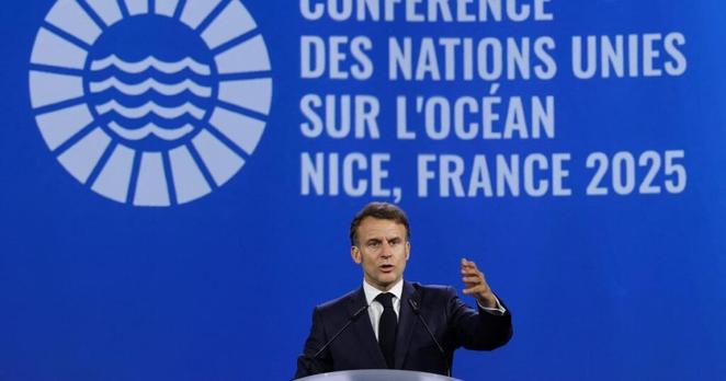 Emmanuel Macron juge que «remettre en cause» la priorité donnée au climat est une «énorme erreur»