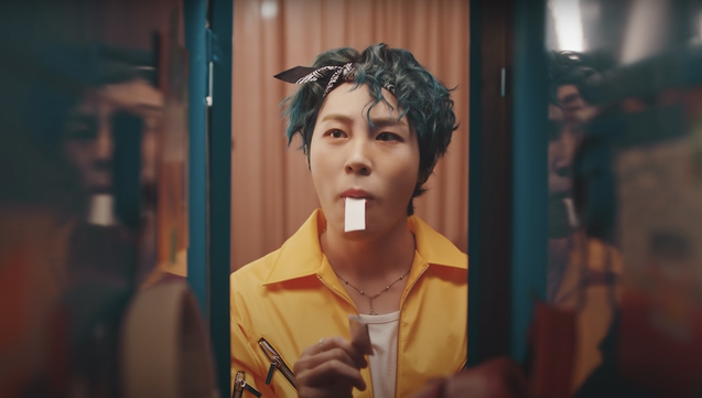 Screenshot from 하성운 (HA SUNG WOON) - Strawberry Gum (Feat. Don Mills)