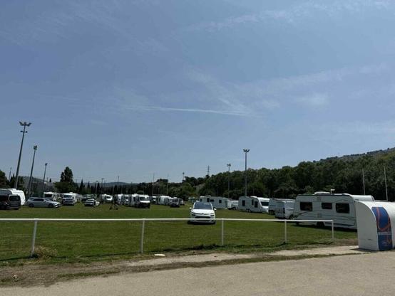 Marseille. Les gens du voyage s'installent de force sur un stade : "C'est scandaleux"