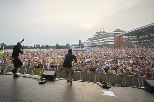 Absolute Radio and Hits Radio partner with Newbury’s music racedays – RadioToday