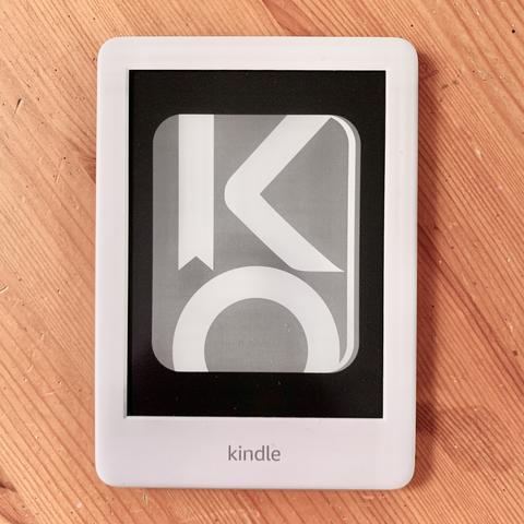 A white Kindle ereader showing the KO logo of the Koreader app.