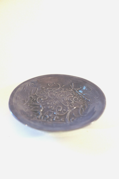 Rund mit Muster in der Mitte, dunkles violett