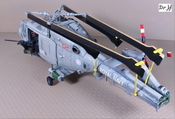 High angle of the rear left of the Lynx model.