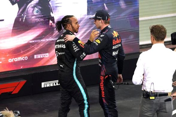 Lewis Hamilton and Max Verstappen talk after Abu Dhabi 2021 GP