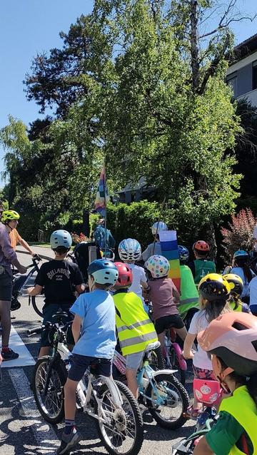 Photo d’enfants à vélo