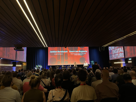 Volle zaal bij de PublicSpaces conferentie.