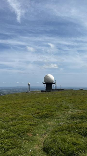 Radar equipment on the top of Titterstone Clee hillfort.