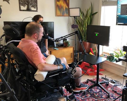 A Man With ALS Can Speak and Sing Again Thanks to a Brain Implant and AI-Synthesized Voice