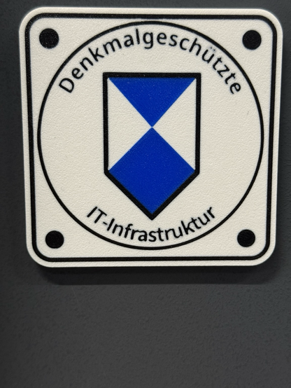 German sign for a computer protected as a historic monument.