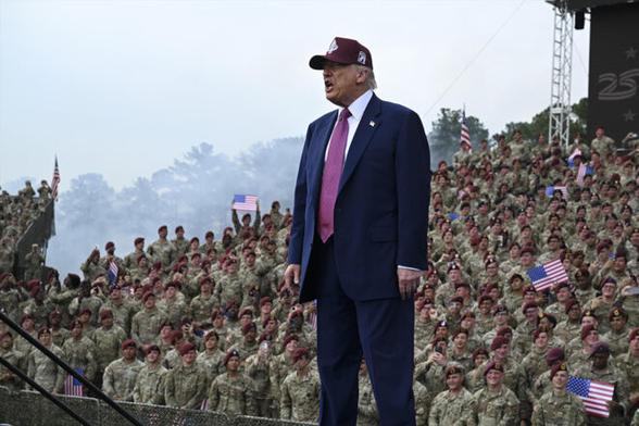LeDonald Trump prononce un discours à l'approche du 250ème anniversaire de l'armée américaine. Fort Bragg, Caroline du Nord, le mardi 10 juin 2025. © Photo Kenny Holston / The New York Times via REA