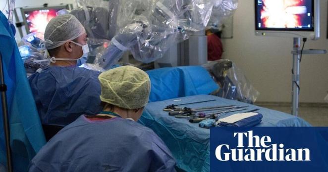 In England, 90% of keyhole surgeries in the public health system to be performed by robots by 2035, government says.