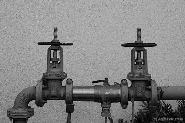 Valves and pipes in B&W