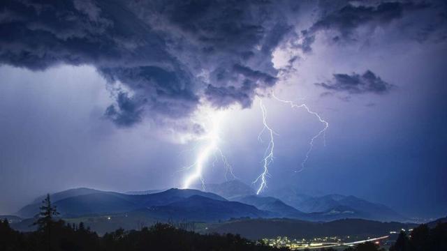 Unwetter in Alpen von Tirol – Blitz tötet Wandergruppe