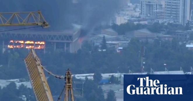 Der Iran sagt, der Angriff Israels auf sein staatliches Fernsehgebäude sei ein Kriegsverbrechen