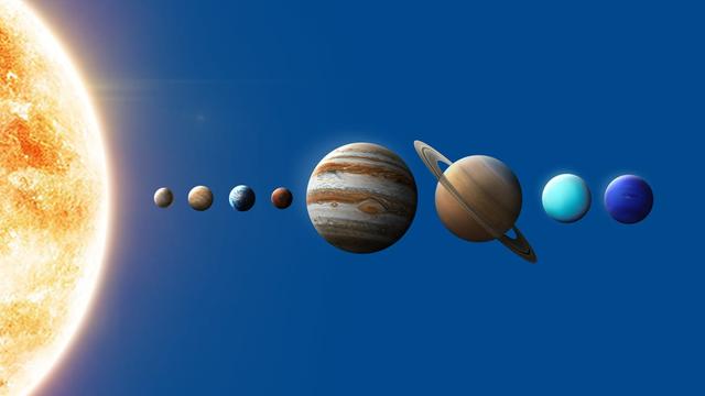 The Large Planetary Alignment is coming! 6 planets will be visible in the mornings around August 10 — the Full Moon will complete the picture. Find out how to see the planets lining up in the sky.
