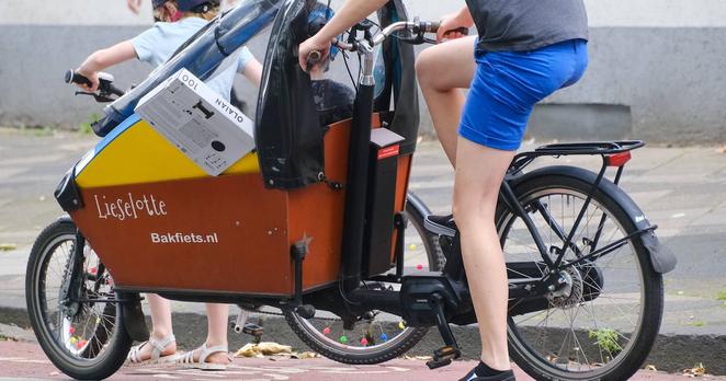 Wenig Platz auf dem Radweg, zu wenig für ein Lastenrad.