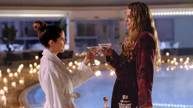 L-R: Anna Kendrick and Blake Lively in 'Another Simple Favor'