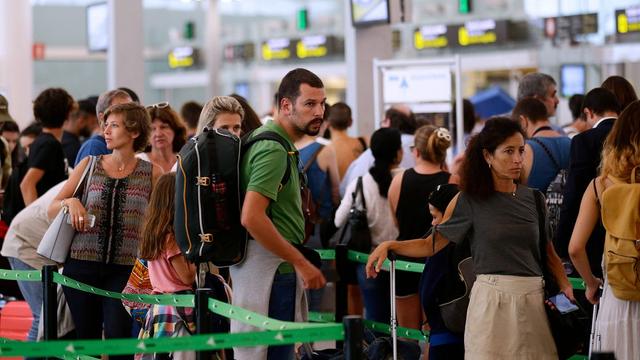 Passenger wait to pass the security control at the Barcelona airport in Prat Llobregat, Spain. | Copyright Copyright 2017 The Associated Press. All rights reserved. Passenger wait to pass the security control at the Barcelona airport in Prat Llobregat, Spain. | Copyright Copyright 2017 The Associated Press. All rights reserved.