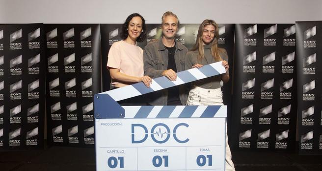Gabriela de La Garza, Juan Pablo Medina, Stephanie Cayo from the cast of the Mexican version of 'Doc'.
