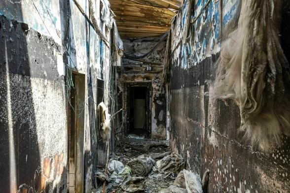 Der Flur eines ausgebrannten Hauses