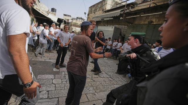 Israeli police scuffle with young Israelis marching through Jerusalem's Old City marking Jerusalem Day, an Israeli holiday celebrating the capture of east Jerusalem in the 1967 Middle East War, Monday, May 26, 2025. (AP Photo/Ohad Zwigenberg) Israeli police scuffle with young Israelis marching through Jerusalem's Old City marking Jerusalem Day, an Israeli holiday celebrating the capture of east Jerusalem in the 1967 Middle East War, Monday, May 26, 2025. (AP Photo/Ohad Zwigenberg)