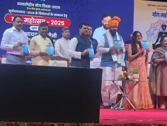 Hon’ble Chief Minister of Haryana, Shri Nayab Singh Saini, during the vibrant celebrations of Yoga Mahotsav 2025 and release of book by wellness coach Madhu Pandit at Indradhanush Stadium, Panchkula.