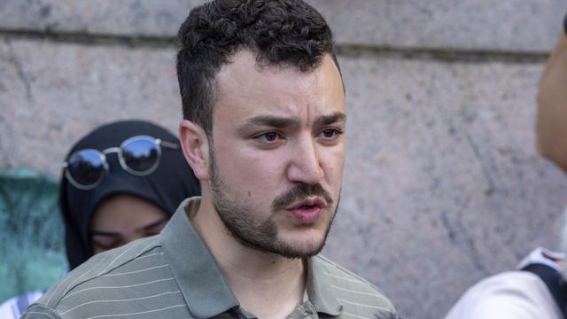 ARCHIVO – El negociador estudiantil Mahmoud Khalil en un campamento de protesta propalestino en el campus de la Universidad de Columbia en Nueva York, el 29 de abril de 2024. (AP Foto/Ted Shaffrey, Archivo)