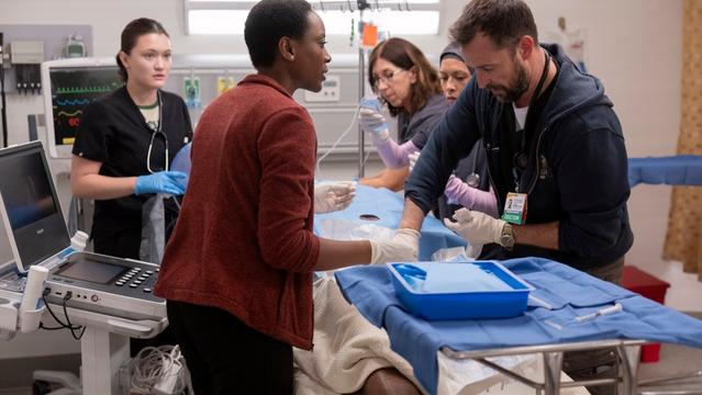 The Pitt Season 1 - Episode 1 Isa Briones, Tracy Ifeachor, Noah Wyle Credit: Max