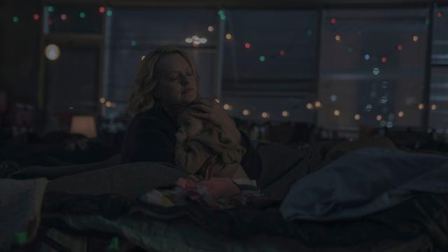Elisabeth Moss with youngest daughter, Holly, in the series finale.