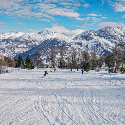 Overview of Claviere ski resort in Piedmont in the Alps on the border between Italy and France © Adobe Stock, Mike Dot