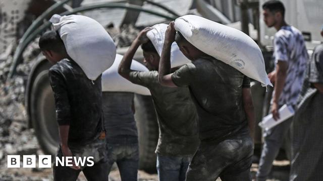 Palestinians carry food collected from a humanitarian aid distribution point in Beit Lahia, northern Gaza, on Sunday, July 20, 2025. Palestinians carry food collected from a humanitarian aid distribution point in Beit Lahia, northern Gaza, on Sunday, July 20, 2025.