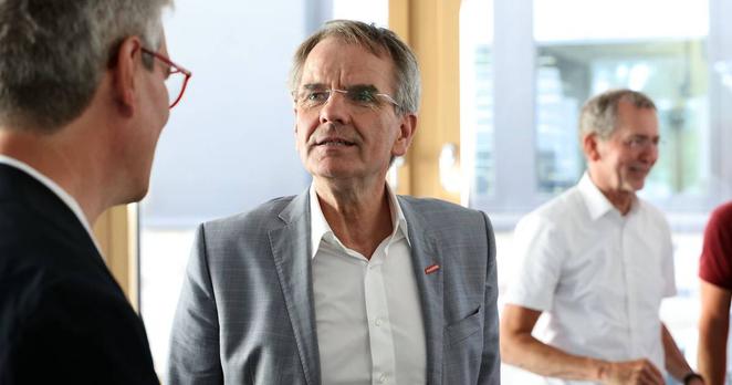 Andreas Ehlert spricht über Zusammenarbeit von Politik und Firmen