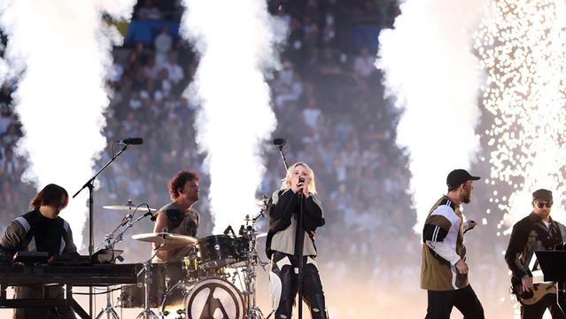 MUNICH, GERMANY - MAY 31: Emily Armstrong, Lead Singer of Linkin Park, Mike Shinoda, Singer of Linkin Park, Brad Delson Lead Guitarist of Linkin Park, Dave Pharrell Bass Player of Linkin Park, Colin Brittain Drummer of Linken Park, preform, as a pyrotechnic display takes place prior to during the UEFA Champions League Final 2025 between Paris Saint-Germain and FC Internazionale Milano at Munich Football Arena on May 31, 2025 in Munich, Germany. (Photo by Carl Recine/Getty Images)
