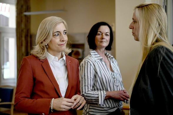 Gesundheitsministerin Warken besucht Seniorenzentrum