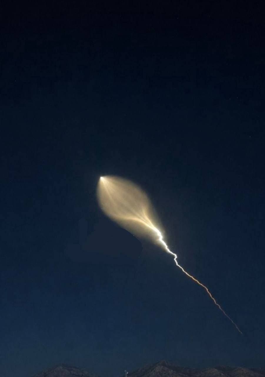 Another pic of the missile.